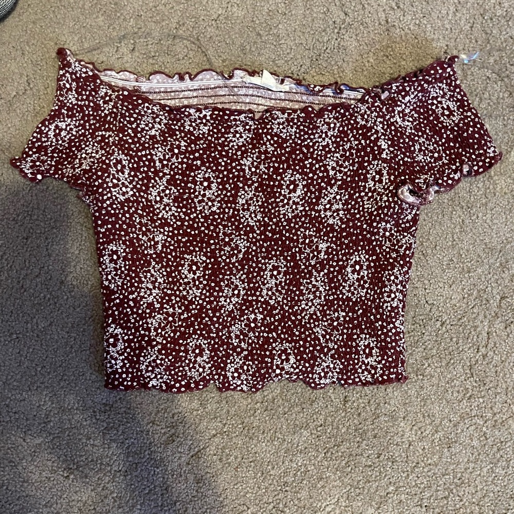 ~Cropped off the shoulder top (patterned)